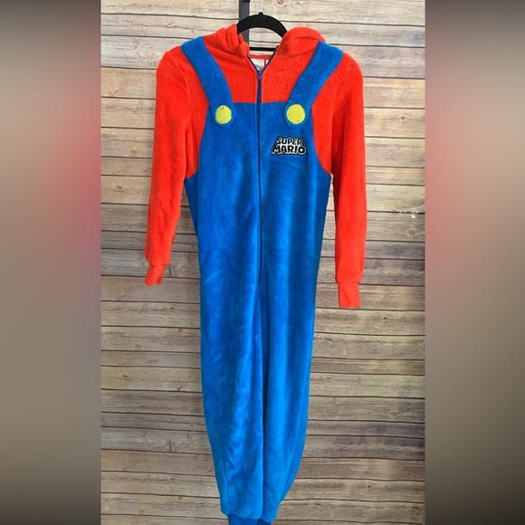 Mario Bros. Boys Pajamas - Size 8-10 - Picture 4 of 11